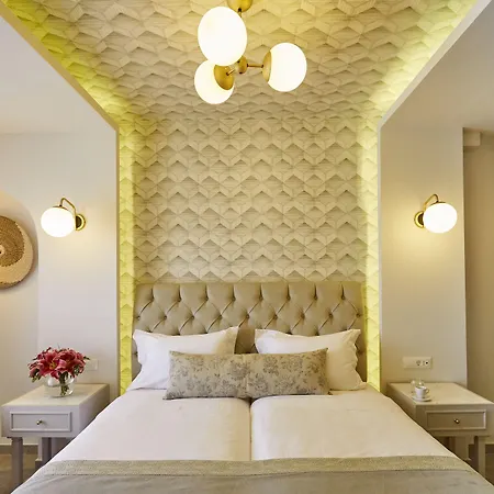 De Sol & Fira (Santorini)