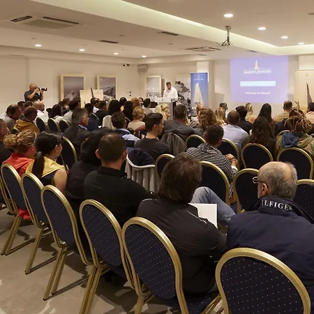 De Sol & Fira (Santorini)